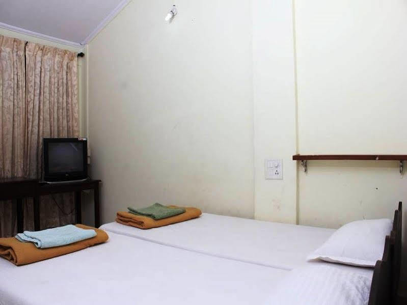 Oyo 833 Hotel Prince Santosh Holiday Homes Арпора Екстер'єр фото